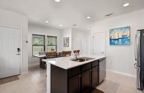 Manor Casa | Amenities of Austin minutes from Austin Bergstrom!