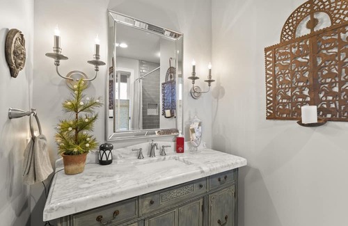 Paris Casa | 5 bedroom Farm Stay in Lexington! Experience Bloom & Berry Farm!