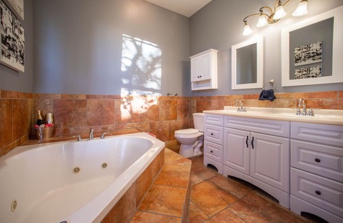 Woodlawn Apartamento | This Greystone is near the University of Chicago, the Museum of Science