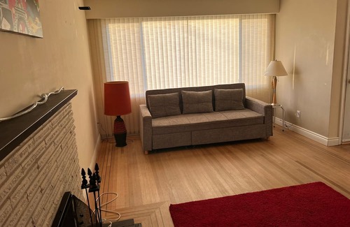 Delta Casa | Cheap Cozy Large Well Furnished Bedroom Available