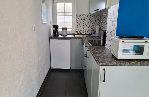 Joachimsthal Casa | Holiday Home 'Bungalow Blau 2 Schlafzimmer' with Private Terrace, Shared Garden and Wi-Fi
