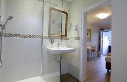 Garmisch-Partenkirchen Casa | Doppelzimmer, Dusche, WC - Garnihotel Alpenhof