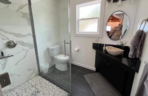 Kukuihaele Casa | River House, musical waterfalls