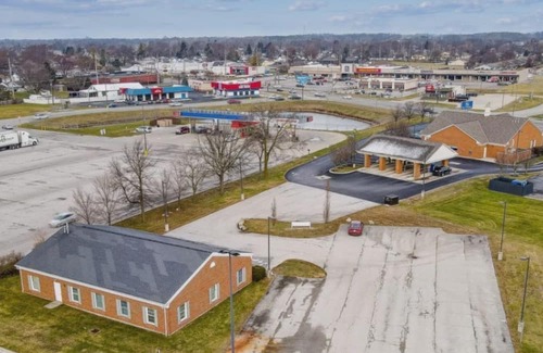 Wapakoneta Casa | Spacious 3000 sq ft office building in Wapakoneta