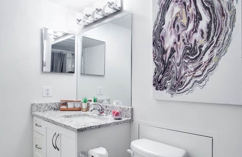 Eau Claire Condominio | Downtown Gem w/ Parking and Wifi near Tower!