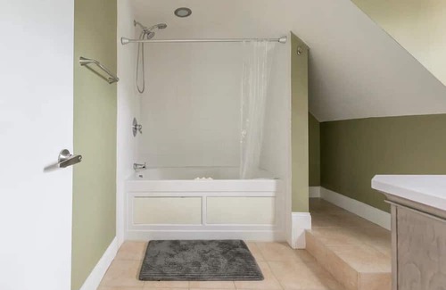 Roxbury Apartamento | Cozy studio with AC and WiFi in fabulous Boston