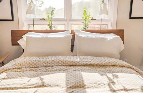 Nambe Pueblo Casa | Tesuque Adobe w/ Open Mountain & Valley Views