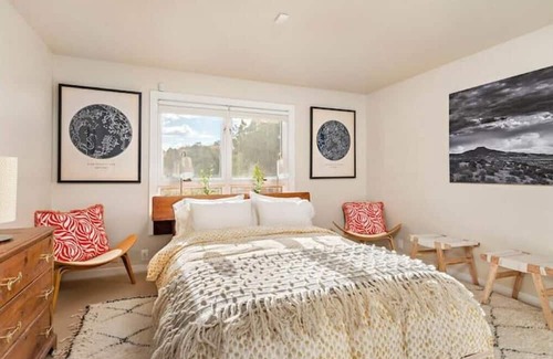 Nambe Pueblo Casa | Tesuque Adobe w/ Open Mountain & Valley Views