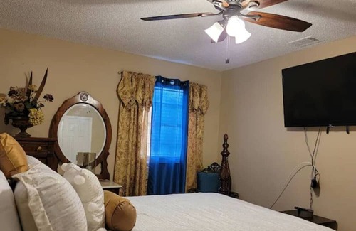 Garden City Casa | 93) Entire 4 bedroom home with fenced yard!