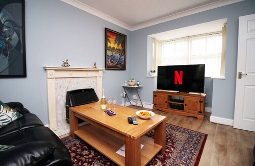 Ely Casa | Spacious 3BR House Cardiff - Free Parking 3 cars