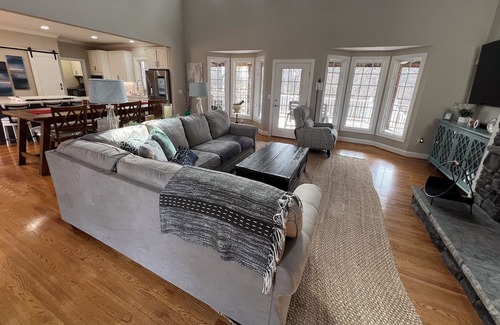 Blacksburg Casa | This house is a 4 bedroom(s), 4.5 bathrooms, located in Blacksburg, VA.