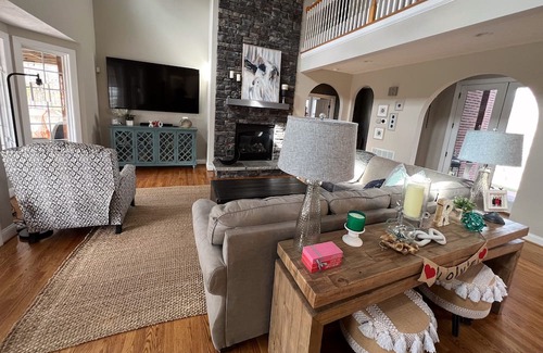 Blacksburg Casa | This house is a 4 bedroom(s), 4.5 bathrooms, located in Blacksburg, VA.
