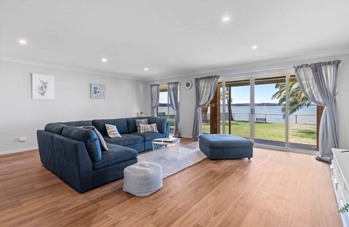 Charmhaven Casa | Waterfront Paradise in Charmhaven - Kayak + Pool