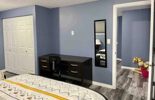 Regina Casa | 4 Bedroom Spacious House In Regina! Close to downtown & Mosaic Stadium.