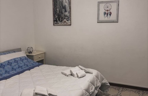 Chianchitta-Pallio Casa | Located on the national road in Giardini Naxos. Within walking distance of the sea and services