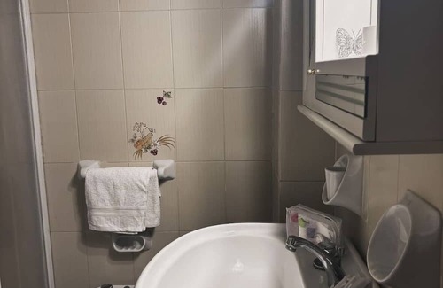 Chianchitta-Pallio Casa | Located on the national road in Giardini Naxos. Within walking distance of the sea and services