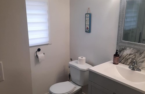 Lakeview Casa | Whole place near highway 401