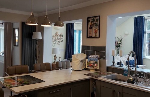 Chalford Casa | 3 Bedroom (Sleeps 6) Bungalow in Stroud
