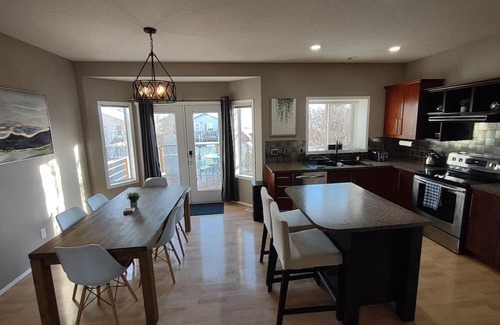 Grande Prairie Casa | Peaceful Home Away From Home- Clean, Fully-Stocked & Pet Friendly