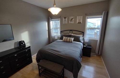 Grande Prairie Casa | Peaceful Home Away From Home- Clean, Fully-Stocked & Pet Friendly