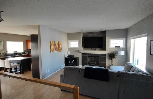 Grande Prairie Casa | Peaceful Home Away From Home- Clean, Fully-Stocked & Pet Friendly