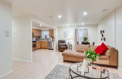 Newark Apartamento | Lovable Newark Apartment < 1 Mi to Downtown!