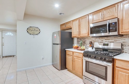 Newark Apartamento | Lovable Newark Apartment < 1 Mi to Downtown!