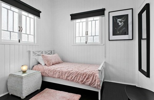 Maryborough Casa | Retro on walker Near hospital