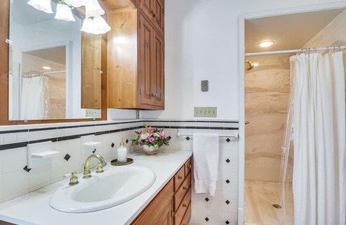 Singers Glen Casa | Restored Virginia Victorian: 10 Mi to Harrisonburg