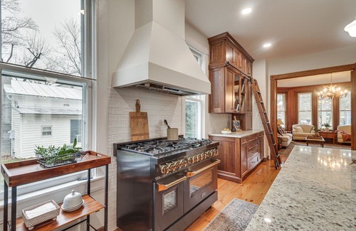 Singers Glen Casa | Restored Virginia Victorian: 10 Mi to Harrisonburg