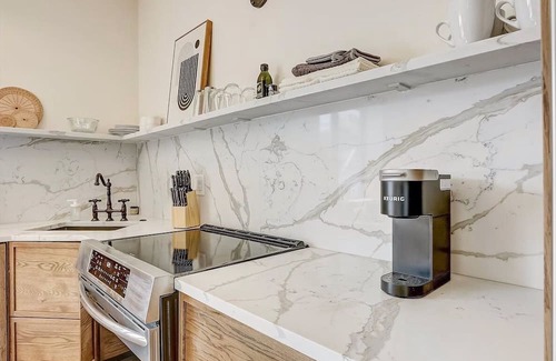 Society Hill Apartamento | 313 South St Luxury Apts Unit 201, near Center CIty, Old CIty & Rittenhouse