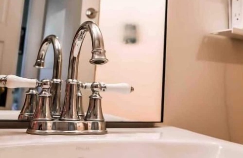 CUF Casa | New to VRBO, NOT new to Hosting! 5 Star Rated! Historic Central Home w/ a View