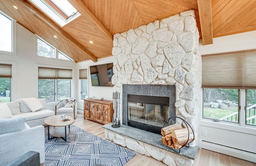 Athens Casa | Upstate New York Rental Home w/ Lake View & Dock!