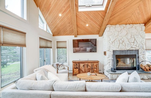 Athens Casa | Upstate New York Rental Home w/ Lake View & Dock!