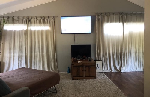 Tweed Heads West Casa | Private, picturesque, tranquil, tree top home near the M1 beach and airport.