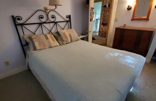Alton Bay Cabina | Cheerful 4-bedroom cottage overlooking lake