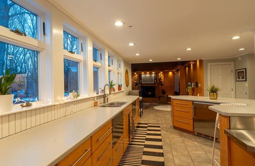 South Portland Casa | Spacious Home with Private Pool - Ideal for Family Getaways and Extended Stays