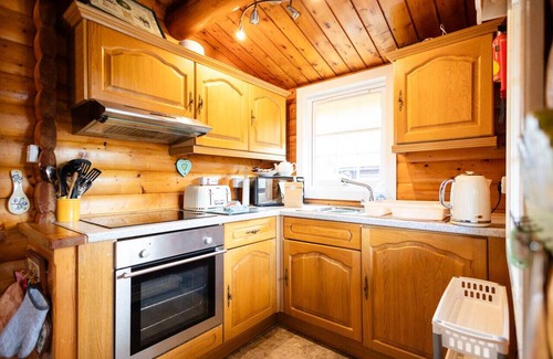 Ffestiniog Cabina | Spacious 3 Bed Log Cabin in Snowdonia Mountains