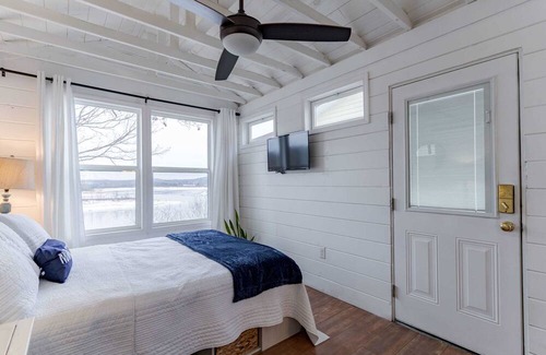 Falls of Rough Apartamento | Cozy Lakeview Guest House at Fentress Rd!