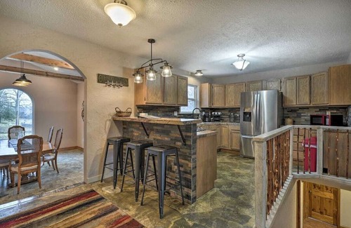 Hardy Casa | COUNTRY HOME ON 5 ACRES WITH A CREEK AND CLOSE TO THE SPRING RIVER