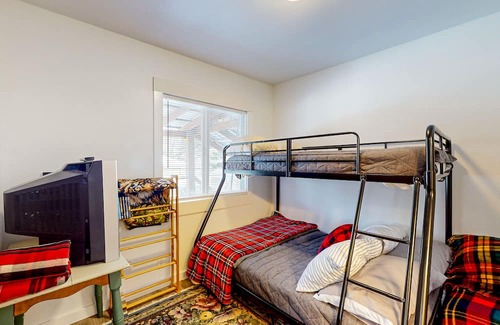 Mullan Casa | Delightful alpine retreat with deck & games - near ski slopes & trails - dogs ok