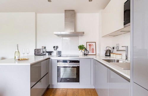 Epsom Apartamento | Modern Luxury Flat With Sofa Bed in Epsom/Surrey