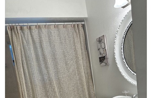 Fruitville Casa | 9 miles to beaches. Screened and heated pool. 3 miles to NATHAN BENDERSON PARK.