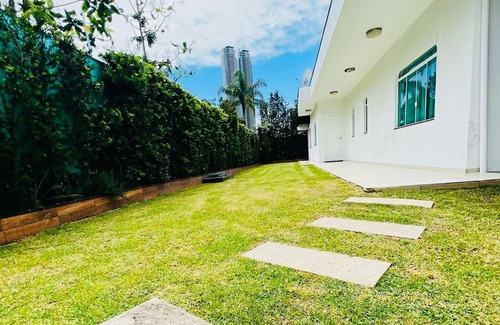 Barra Casa | Casa COM Piscina E Area DE Lazer EM Balneário Camboriú