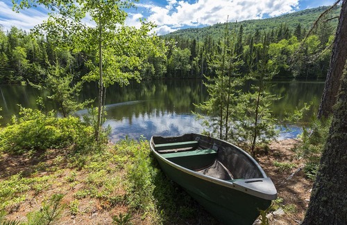 Baie-St-Paul Chalet De Esquí | Real cottage with a private lake