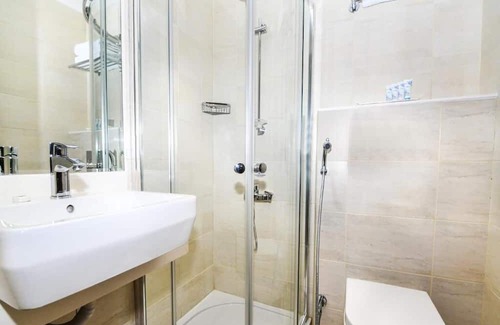 Al Seer Apartamento | Classic Room Near by RAK Expo Centre