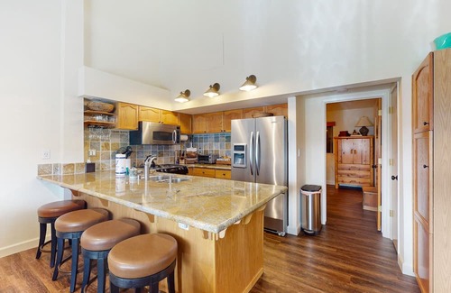Lakeshore Condominio | Comfortable condo near China Peak with updates throughout, themed rooms, & W/D