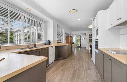Lake Macquarie City Council Casa | Entire House Lakeside, panoramic water views, private Pool, 500m to boat ramp