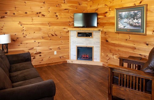 Equality Cabina | 2 BR Hot Tub Cabin- Closest Cabins to Garden of the Gods-Shawnee National Forest