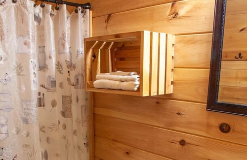 Equality Cabina | 2 BR Hot Tub Cabin- Closest Cabins to Garden of the Gods-Shawnee National Forest
